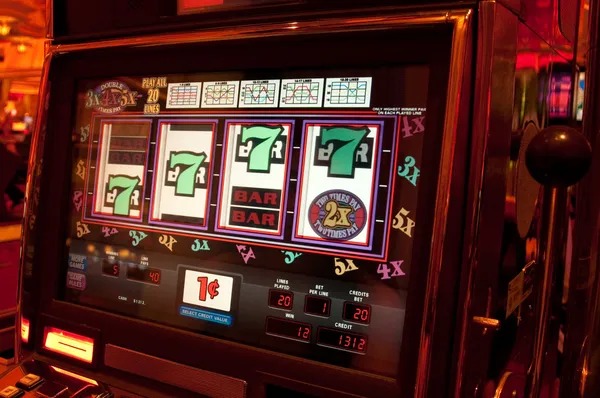 Live roulette wheel spin in HD studio